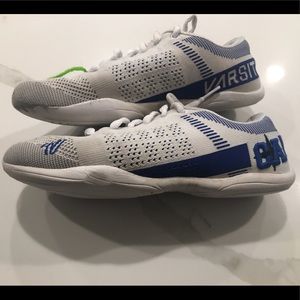 Varsity sheer shoes 7.5 Cali all stars